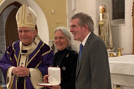 Susan Metzler with her husband and Cardinal Thomas Collins
